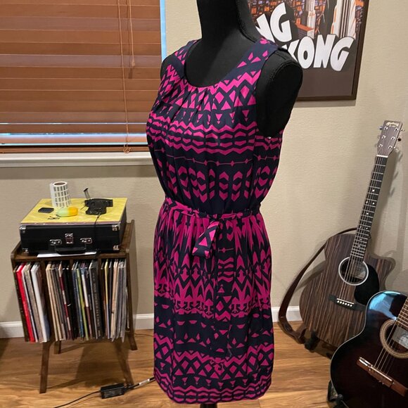Forever 21 Geometric Fuchsia & Navy Shift Dress - Picture 3 of 7